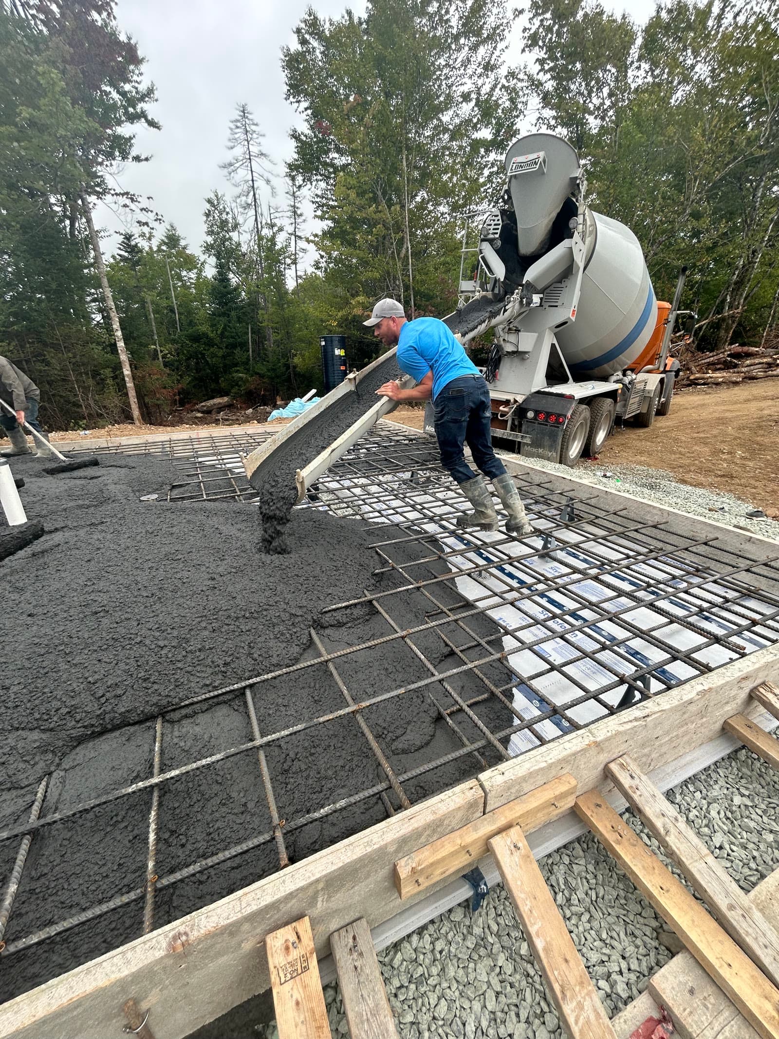 Placing ΔC concrete from a ready-mix truck at the CarbonRun silo site